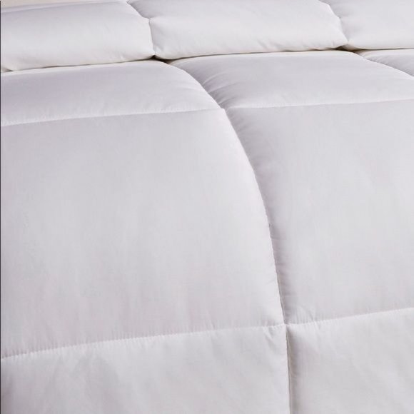 White Goose Feather & Down 240-Thread Count Full/Queen Comforter - Picture 2 of 7